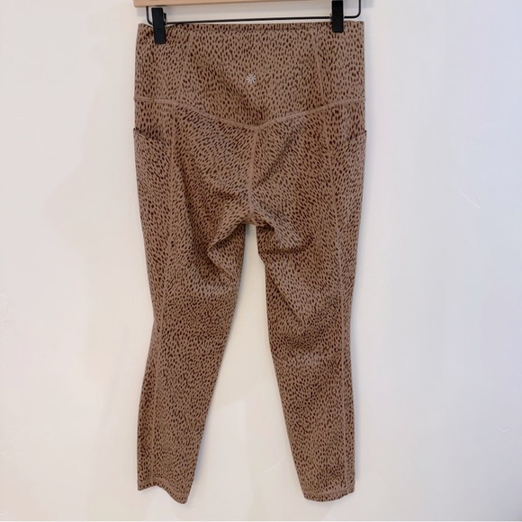 ATHLETA salutation stash pocket Leopard Print 7/8 Leggings - Picture 6 of 9